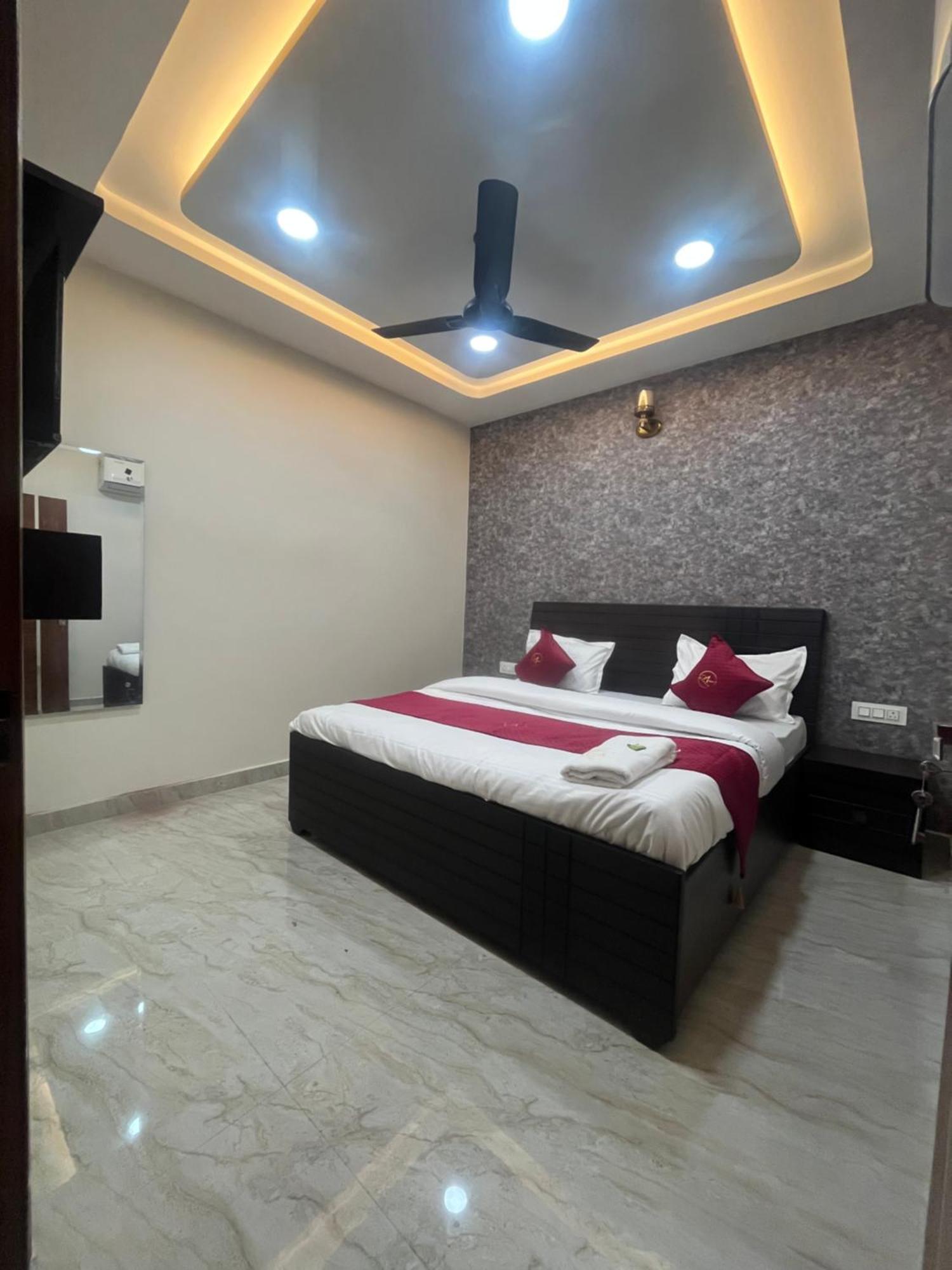 Hotel Royal A Ludhiana Dış mekan fotoğraf