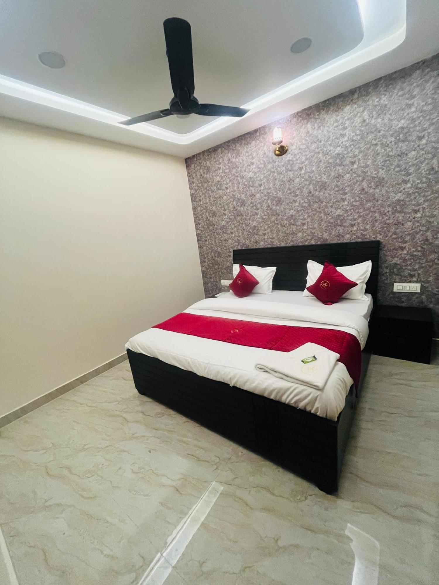 Hotel Royal A Ludhiana Dış mekan fotoğraf